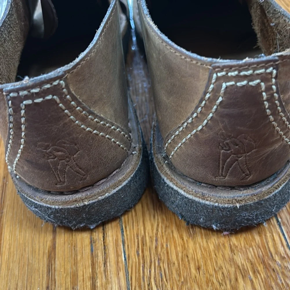 Clarks Originals Desert Trek Beeswax Leather chukka boots. Crepe soles. Size 8.